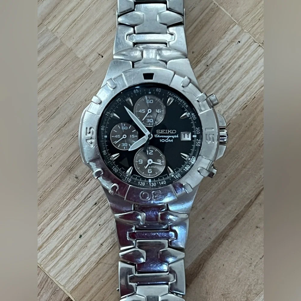 Seiko Chronograph Men’s Watch Rare Vintage Black Dial Date Stainless Bracelet